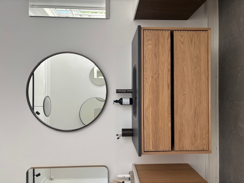 Just Wood lysolieret original badsæt med 2 skuffer og Nice solid surface vask